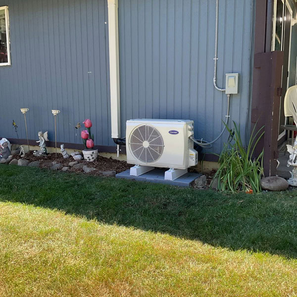 Heat Pump 1_600x600 Heat pump installation outside of customer’s home.